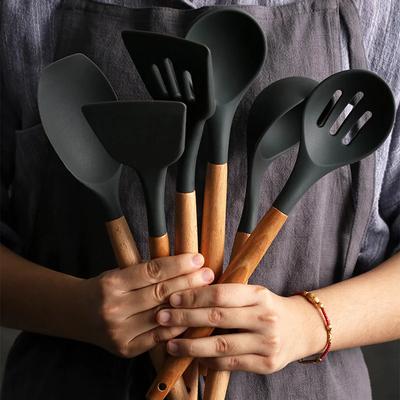 12 ks Silikonové sady na vaření Špachtle Lopatka Naběračka Kleště Obracečka Nádobí Dřevěná rukojeť Žáruvzdorný Set pečicího náčiní