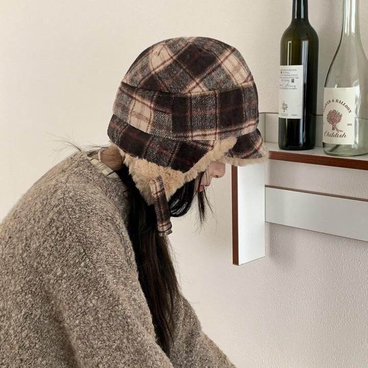 

Winter new plaid Lei Feng hat plush warm ear protection hat plush thickened cold cotton hat pilot hat M（56-58cm） темно-коричневого кольору