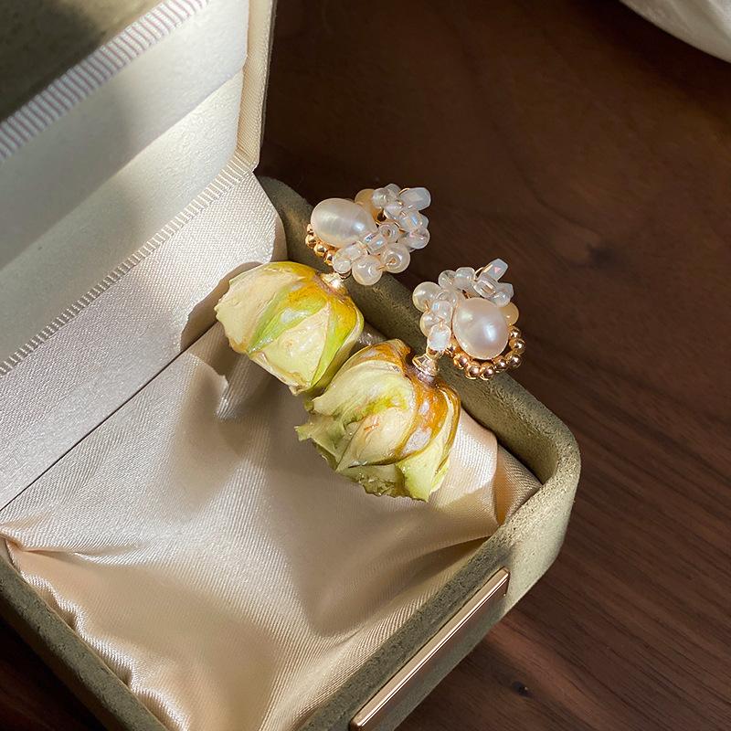 Gold Electroplated Zinc Alloy Needle Immortal Flower Earrings French Retro Freshwater Pearl Earring Light Luxury High-end Zircon