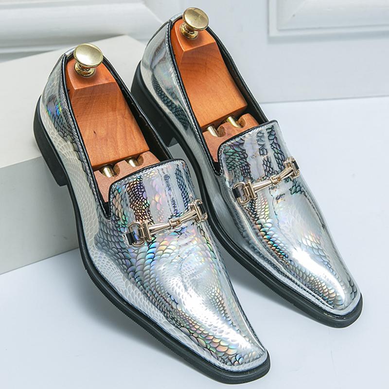 New Luxury Men's Glossy Leather Shoes High-end Silver Banquet Loafers Flat Chelsea Shoes Men's Pointed Business Footwear