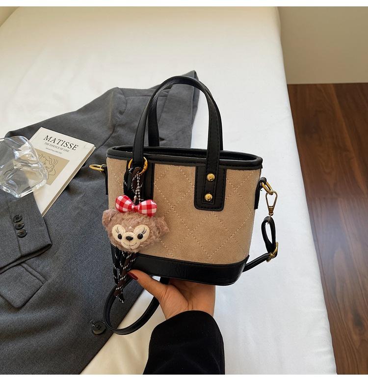 

Premium simple and versatile shoulder handbag women s 2025 autumn new retro niche embroidery thread crossbody bucket bag хаки