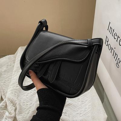 Les sacs populaires d'aujourd'hui sont les nouveaux sacs bandoulière messenger super polyvalents à texture haut de gamme, les petits sacs carrés pour femmes, pour l'automne et l'hiver.