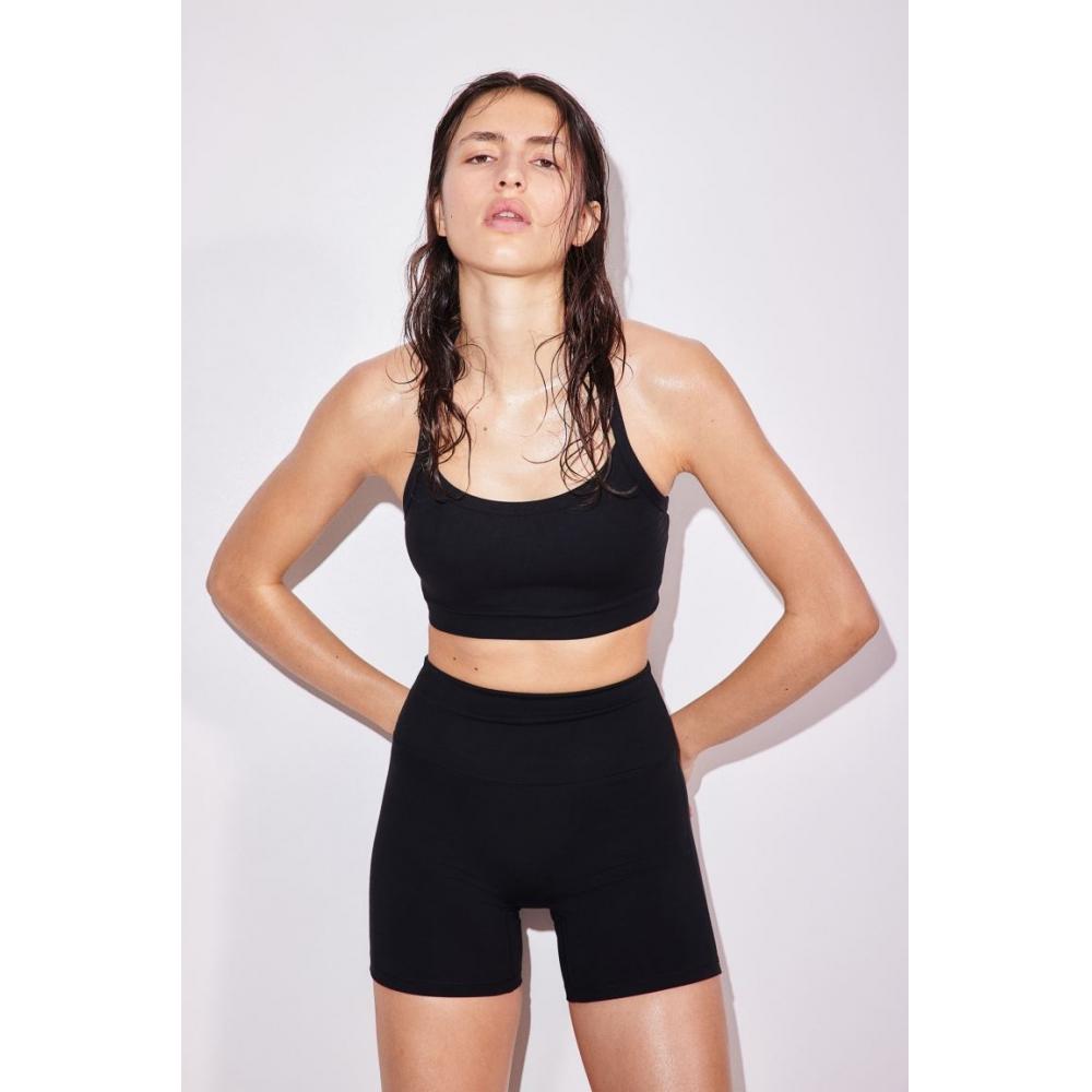 

Спортивный бюстгальтер средней поддержки HM DryMove, черный