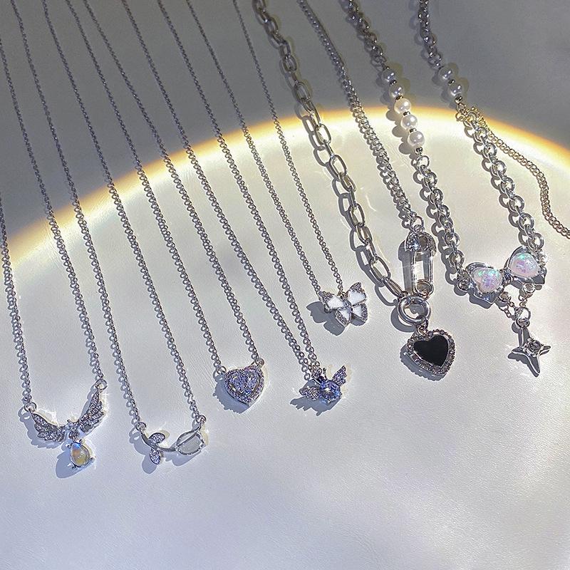 Hochwertige vielseitige koreanische Silber-Titan-Halskette mit Perlen-Schmetterlingsanhänger für Damen