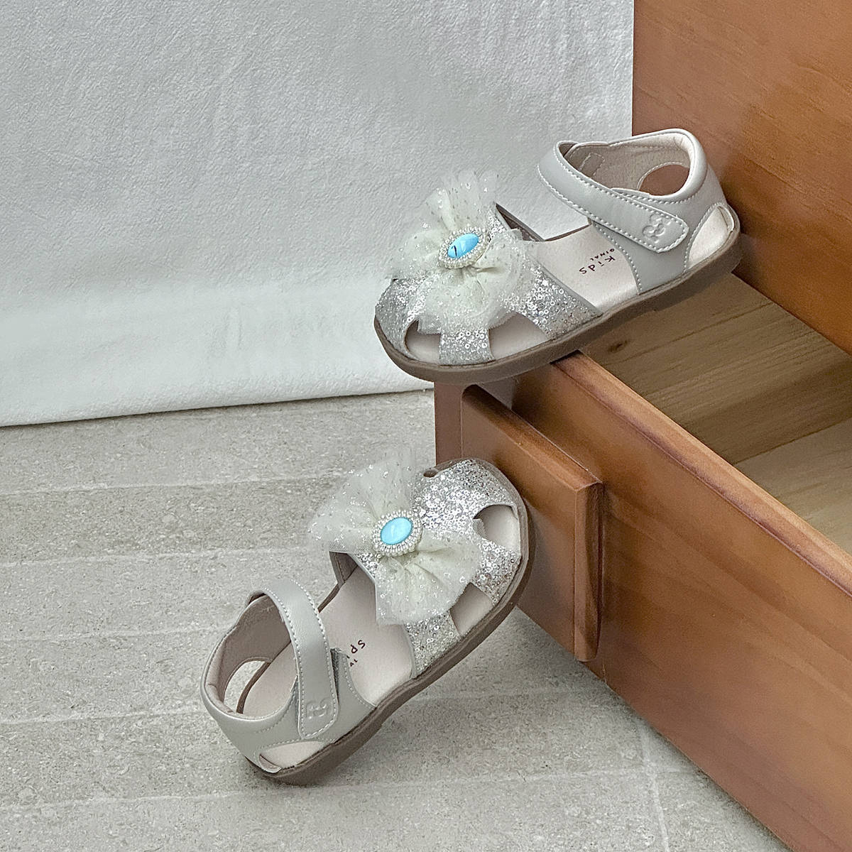 

XSHX Single Net Flower Girls Princess Single Net Breathable Sandals Spring and Summer Soft Sand Control [Wenzhou Shoes] 25