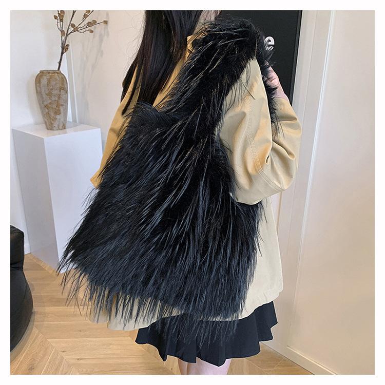 New Autumn and Winter Fashion Armpit Large-capacity Shoulder Bag, Foreign Style Hair Bag, Commuter Handbag, Plush Women's Bag