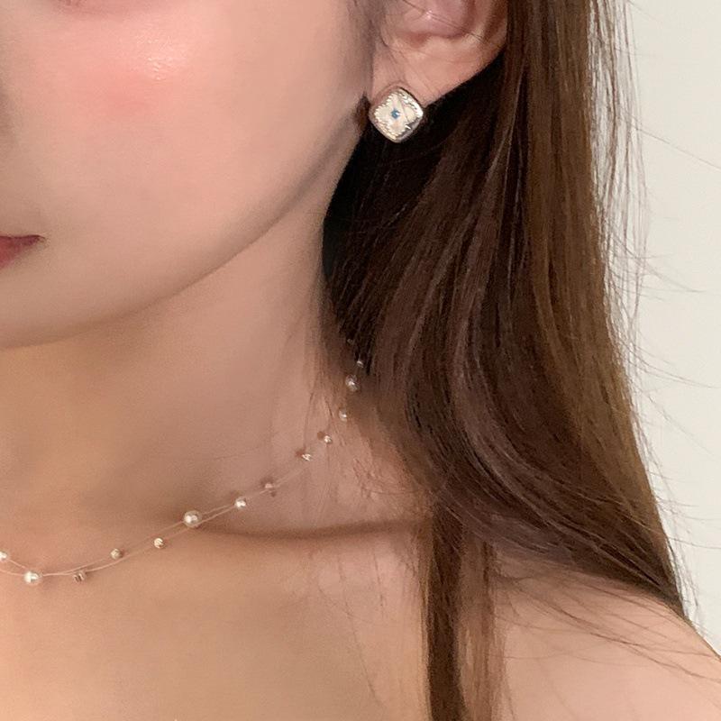 Elegant Geometric Four-Leaf Mother-of-Pearl Stud Earrings for Women