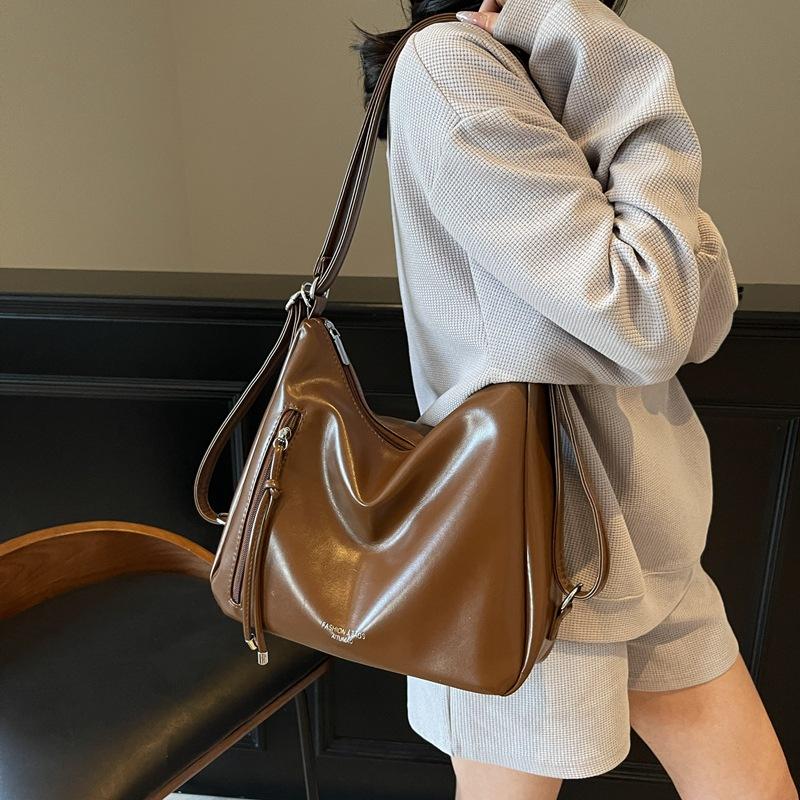 Large-capacity commuter tote bag women's 2025 new niche design shoulder bag multi-functional Korean version of casual backpack