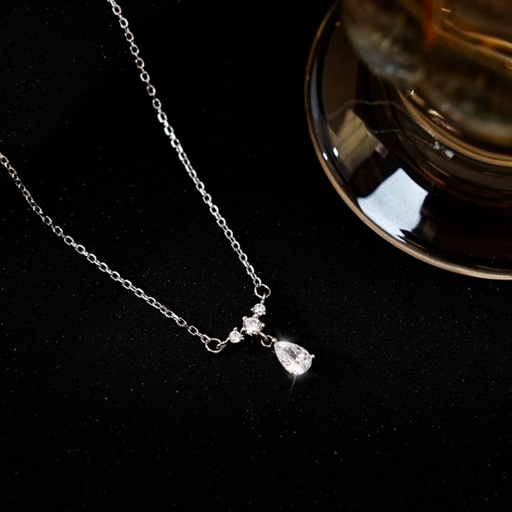 Luxury Exquisite Water Drop Necklace Romantic Style Simple High Class Necklace  Women