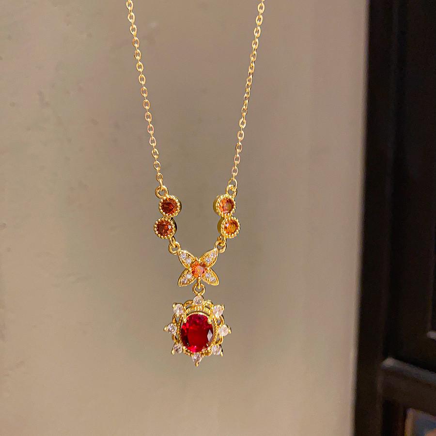 Flower Pendant Necklace With Gold Plating And Zirconia For Elegant Womens Fashion
