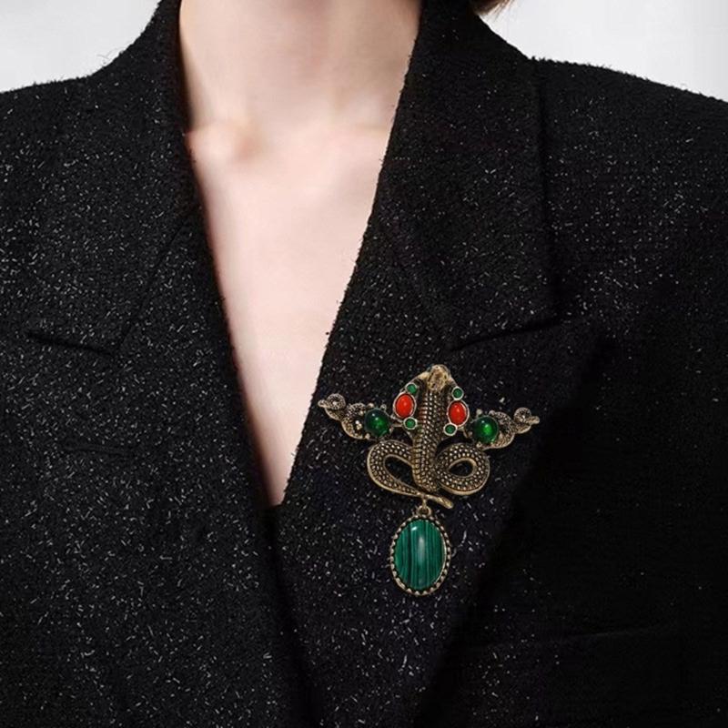 Fashionable Indian Snake Enamel Lapel Pin with Dripping Oil Designs Contrast Accessory for Party Supplies Costumes