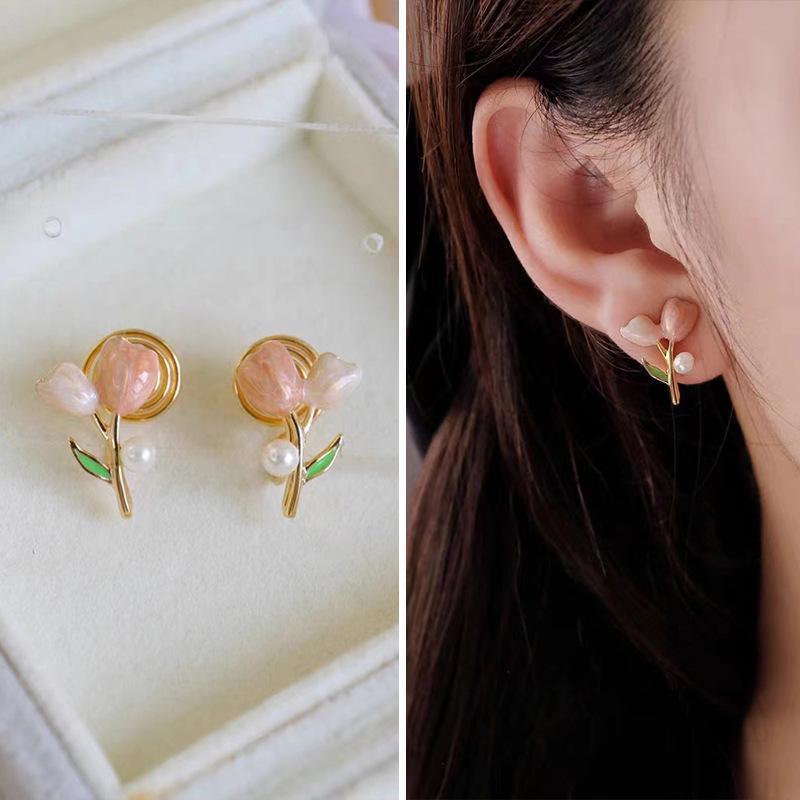 French Retro Pearl Clip-On Earrings: Mosquito Coil Design, Hong Kong Niche Style, No Piercing Needed, Women's High-End Fashion Accessories.