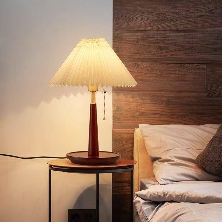 Vintage High-End Bedside Lamp – Retro Desk Light for Bedroom & Studio, Perfect for an Elegant Wedding Atmosphere