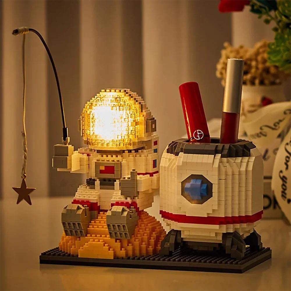 LED Astronaut Building Blocks for Kids – Space Theme Toy with Pen Holder & Mini Lamp, Educational DIY Craft,birthday Present