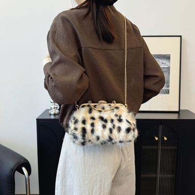 Fashion Personalized Leopard Print Soft Plush Clip Small Square Bag Autumn and Winter New Chain Women's Shoulder Messenger Bag