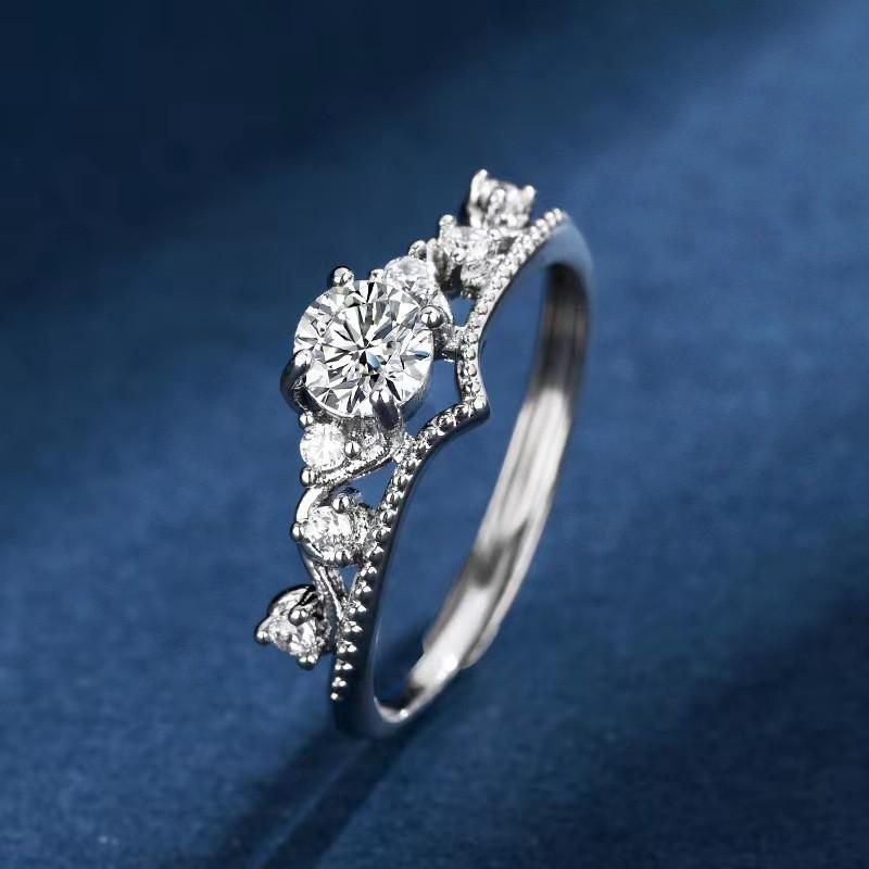 TikTok Influencer Inspired Moissanite Six-Prong Wedding Ring for Women - One Carat Jewelry