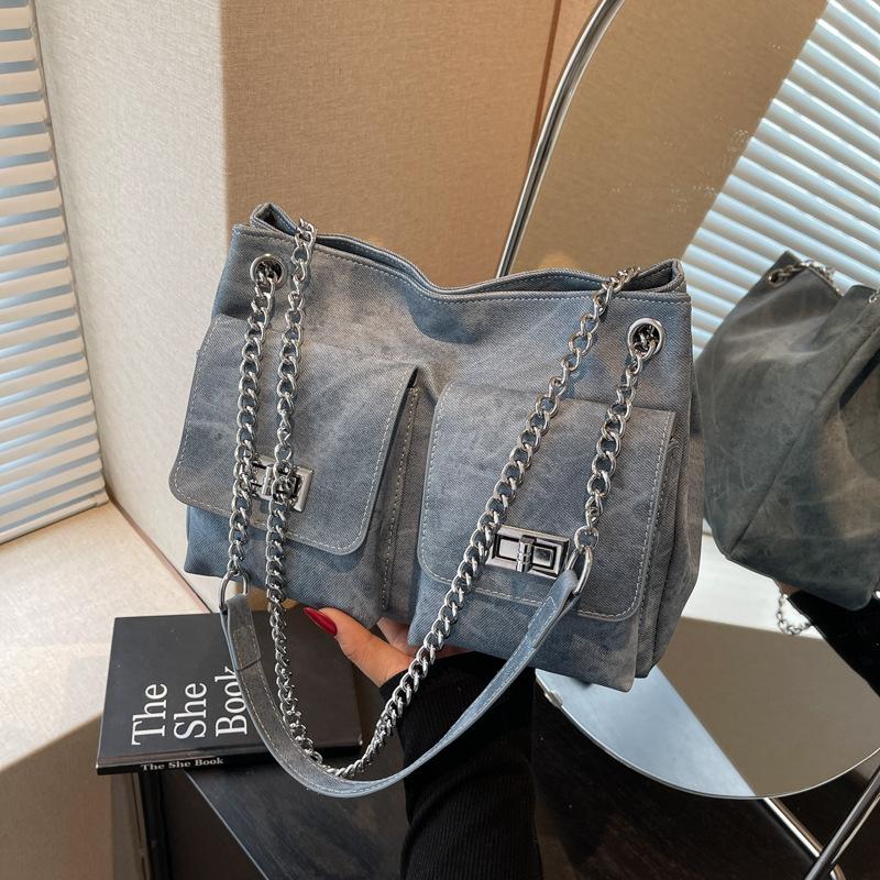 Large Capacity Retro Chain Shoulder Bag Women's New Niche Simple Commuter Tote Bag