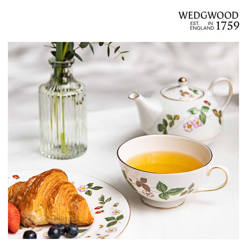 Wedgwood Wild Strawberry One-Person Tea Set