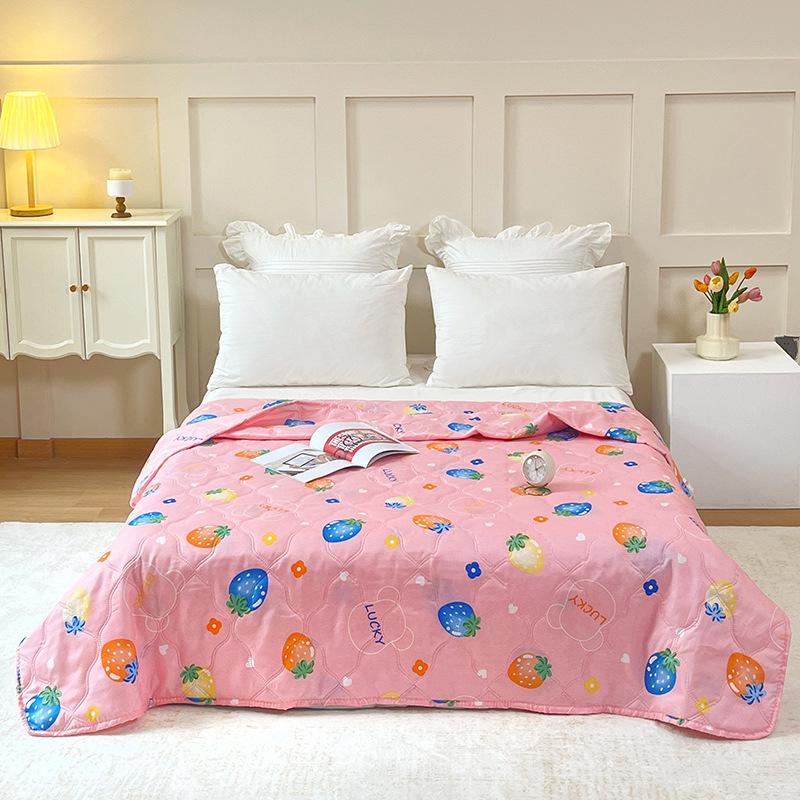 Ultrasonic Embossed Diamond Velvet Summer Quilt – Lightweight and Cool Gift Quilt
