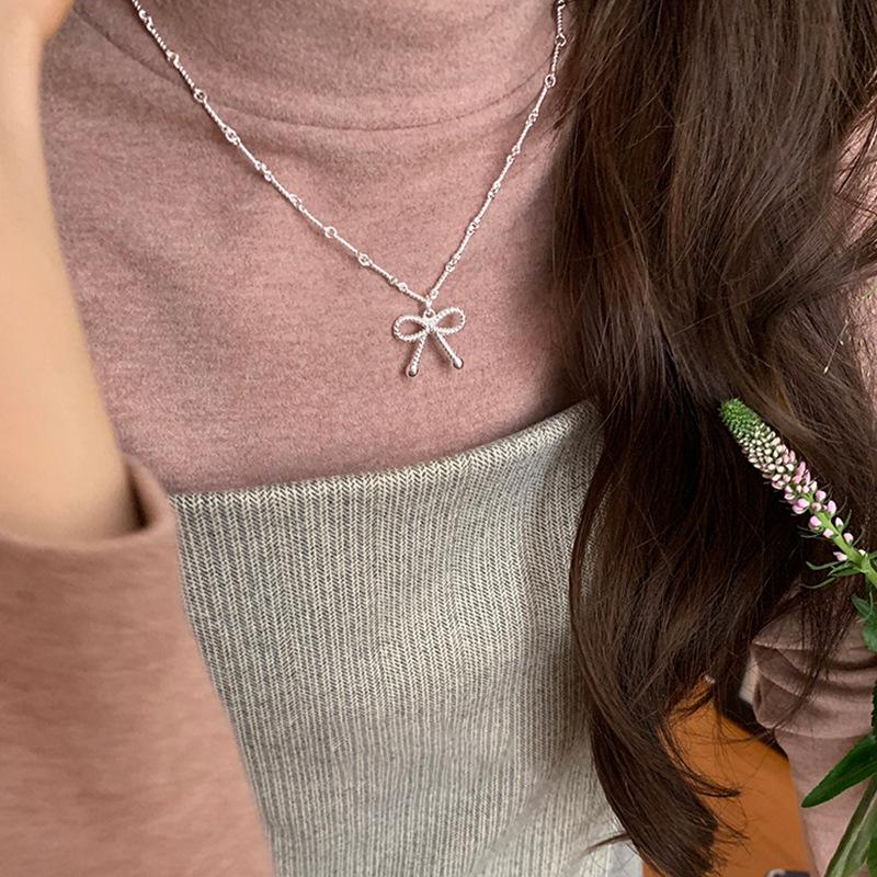 Dulce și răcoros colier cu fundă răsucită pentru femeie, design de nișă, senzație de lumină, lux, personalitate elegantă, modă, lanț pentru gât, lanț pentru claviculă