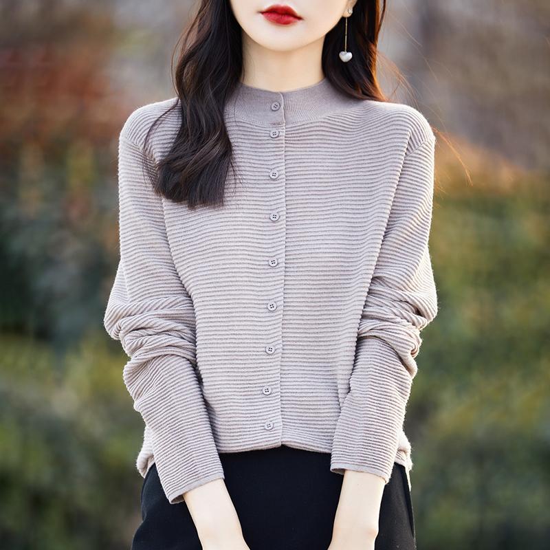 Leichte Strickjacke für Damen aus 50 % Wolle und 50 % Maulbeerseide – vielseitige Strickware für 4 Jahreszeiten für ganzjährigen Komfort und Stil