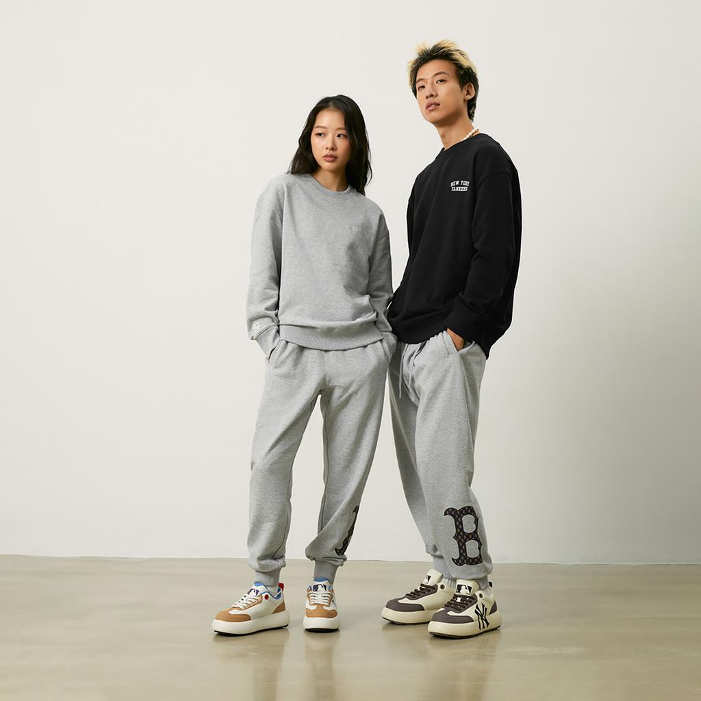 Nova Coleção MLB MONOGRAM Boston Red Sox 24FW Calças Esportivas Tricotadas Unissex Cinza 3APTM0144-43MGS