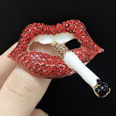 Stylish Rhinestone Lip Brooches for Women Enamel Figure Smoking Pins Friend Event Party New Gifts Jewelry Decoration Accessories