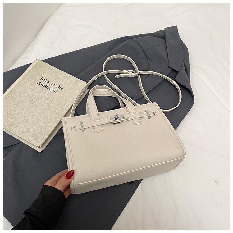 

Lychee pattern portable small square bag women s 2025 new simple casual shoulder bag Korean version of high-end fashion messenger bag