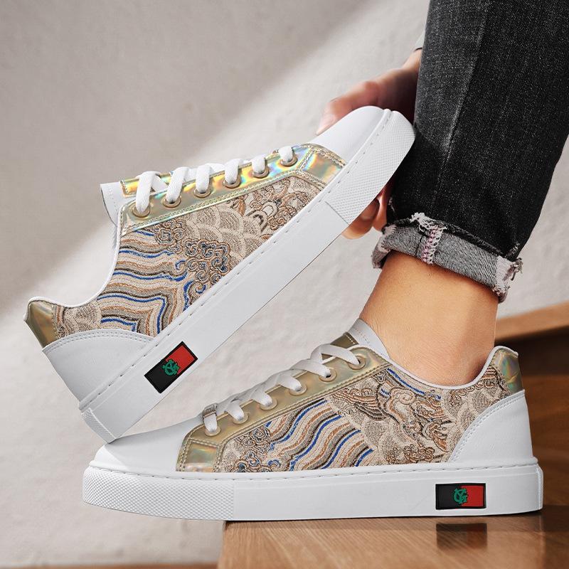 

Бордовые туфли мужские корейская версия маленьких белых туфель кожаная поверхность мужская обувь весна 2025 новая ниша личность повседневная модная обувь студенты 39