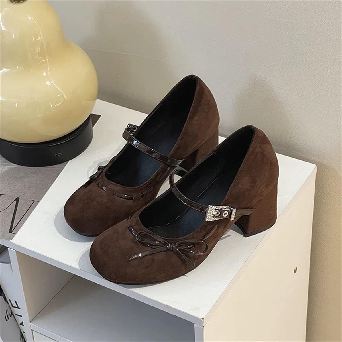 

Beautiful small high heels for the first time 2026 new models with skirts are very good-looking French thick heels Mary Jane single shoes 40 коричневий