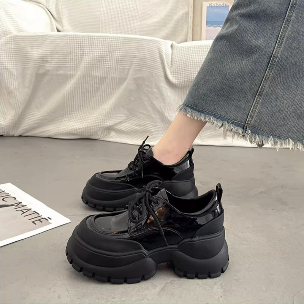 Black thick heel single shoes women's black 2024 autumn new fashionable versatile thick sole height increase small leather shoes women