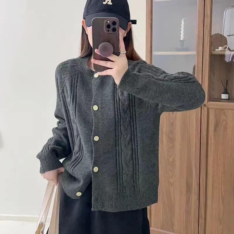 Autumn and Winter New Literary and Retro Twist Fashion Sweater Jacket Women's Casual Soft Waxy Knitted Cardigan Tide