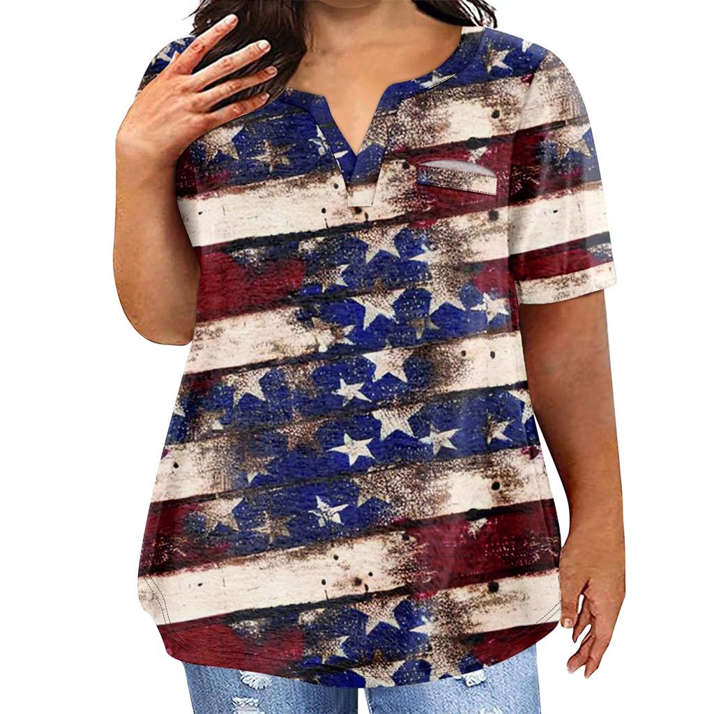 Damska duża koszulka letnia, swobodna, z okazji Dnia Niepodległości, z nadrukiem, dekoltem w szpic, krótkim rękawem i kieszeniami