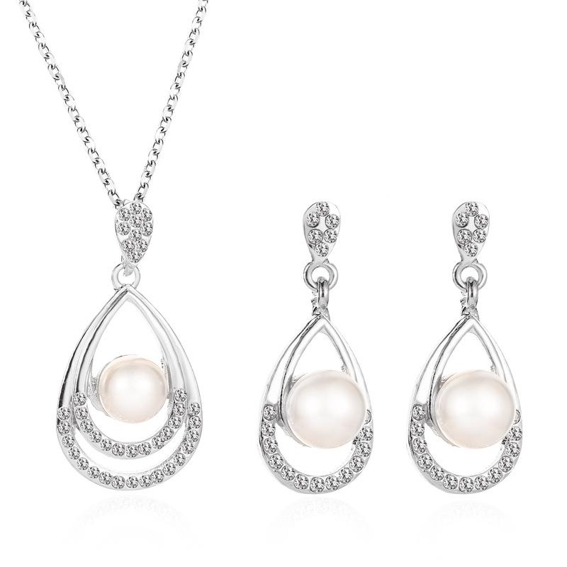 Elegant Pearl Teardrop Necklace & Stud Earrings Set for Bridal