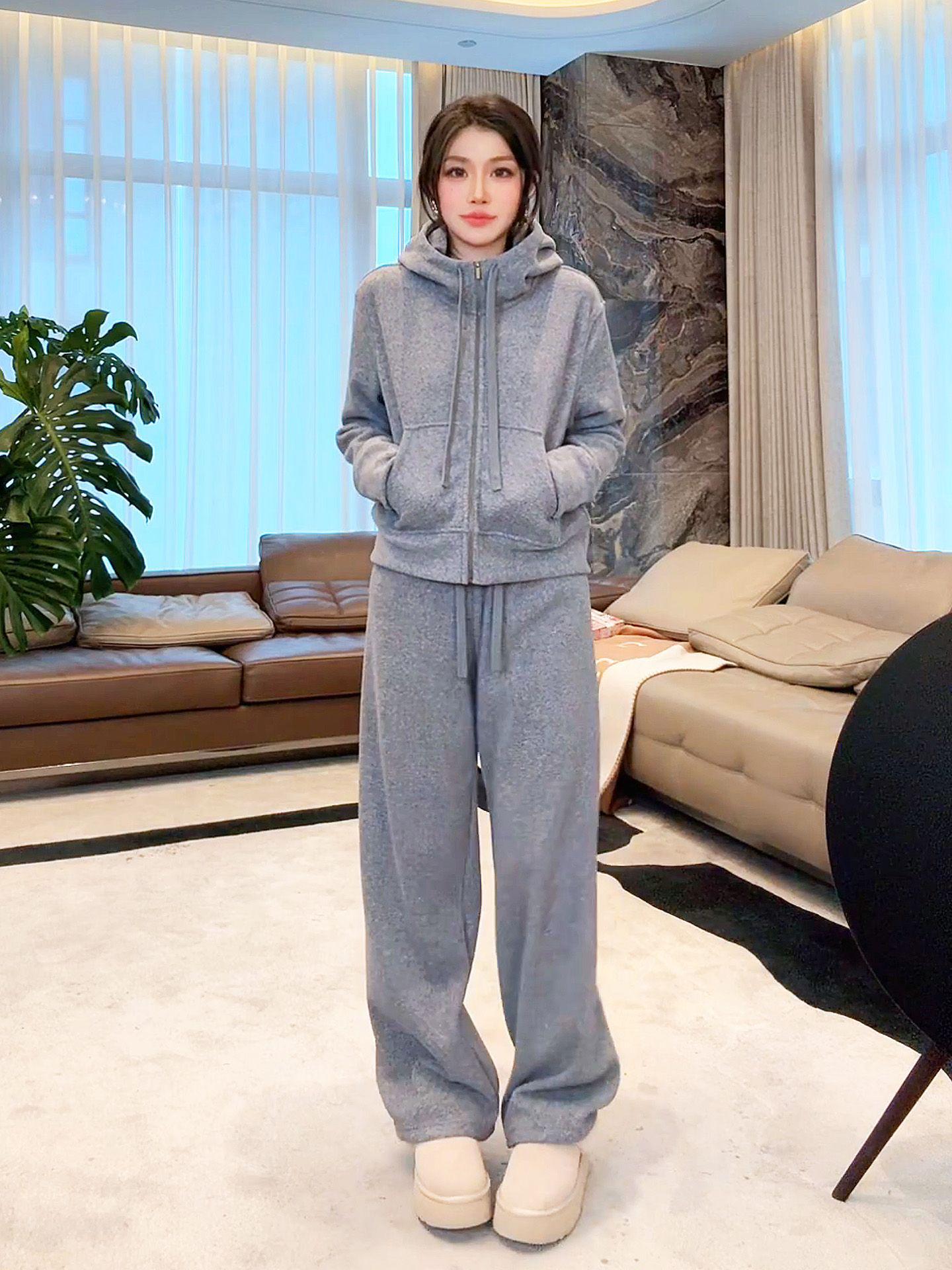 

Korean Style Casual Chic Women s Two-Piece Suit: Fashionable, Loose, Slimming, Age-Reducing, Body-Concealing. Perfect for Autumn/Winter. L серый