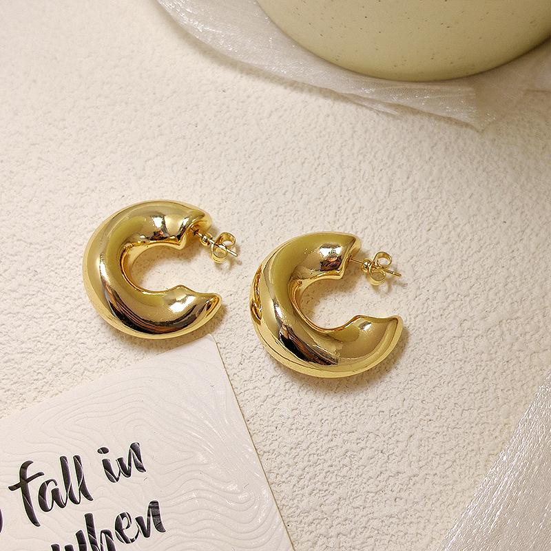 

C-shaped Hollow Stud Earrings: European & American Fashion, High-end Simple Luxury, Versatile Ear Jewelry for Women