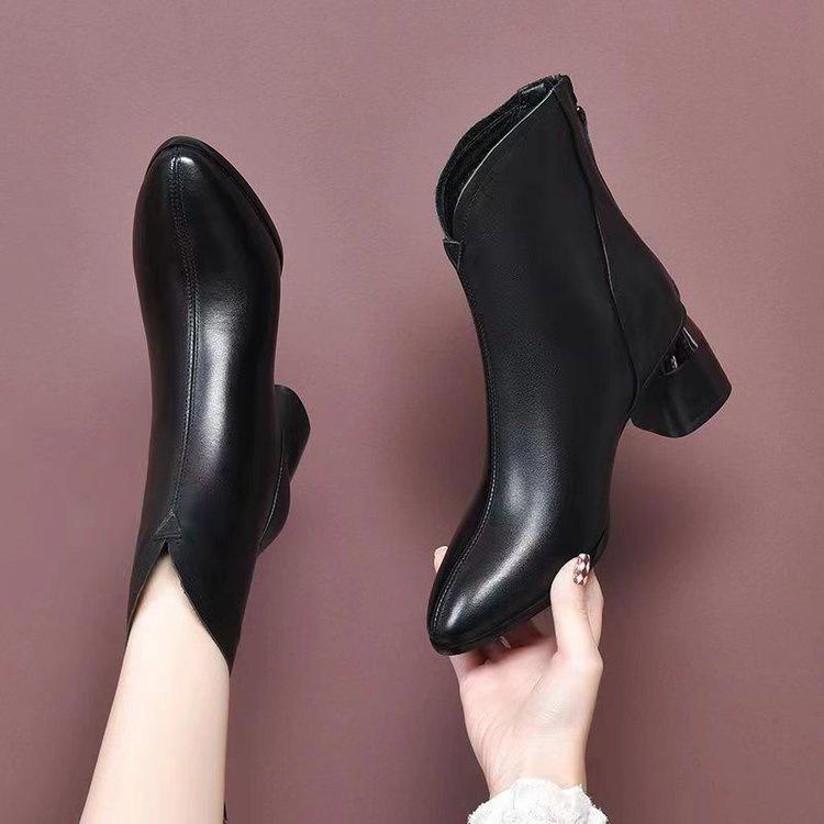 Short boots, foreign gas single boots, women's 2025 autumn and winter new pointed thick heel medium tube boots, medium heel velvet warm women's leat
