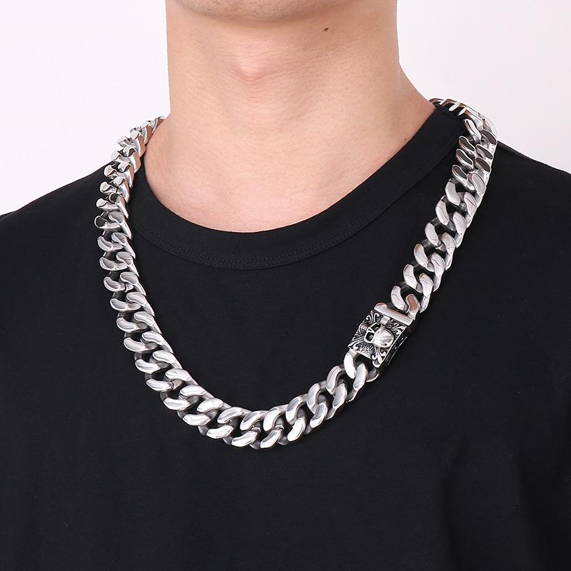 Collana spessa con catena di macinazione su due lati lucidatura di teschi da uomo retrò personalizzati europei e americani