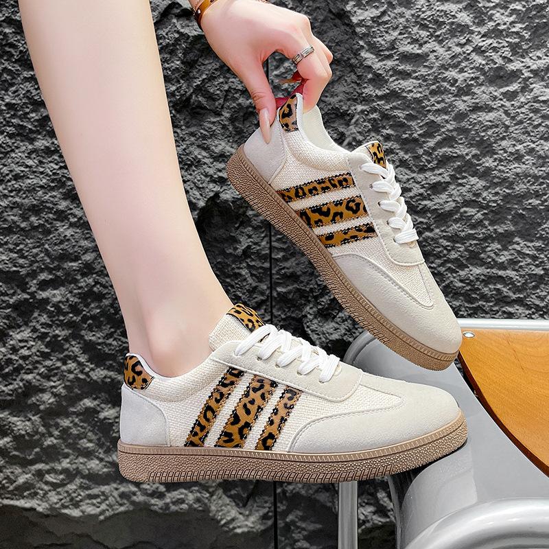 Women's New Autumn Large Size Flat White Shoes Color Matching Retro Versatile Sports And Leisure Shoes