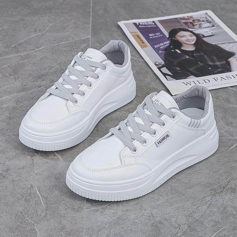 Små vita skor Damversion Tjock sula Vår Nya Läder Ofta Sålda Damskor Studenter Allmatch Casual Skor