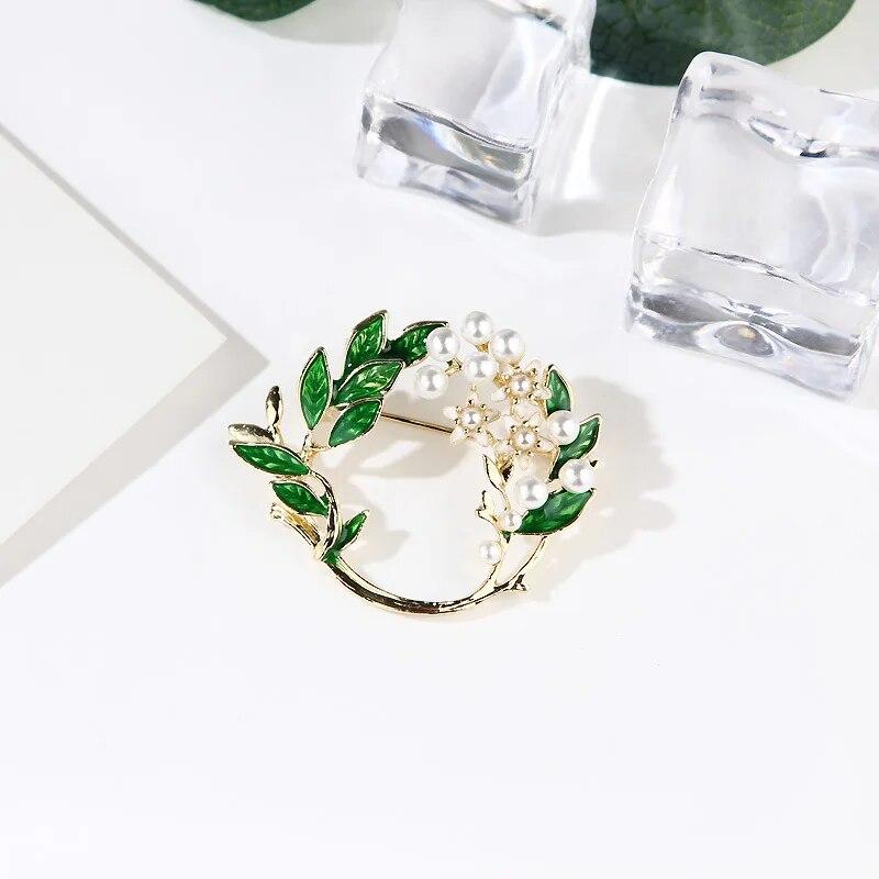 Korean Fashion Enamel Gardenia Flower Brooches For Women Luxury Design Pearl Casual Office Brooch Pin Gifts For Girl