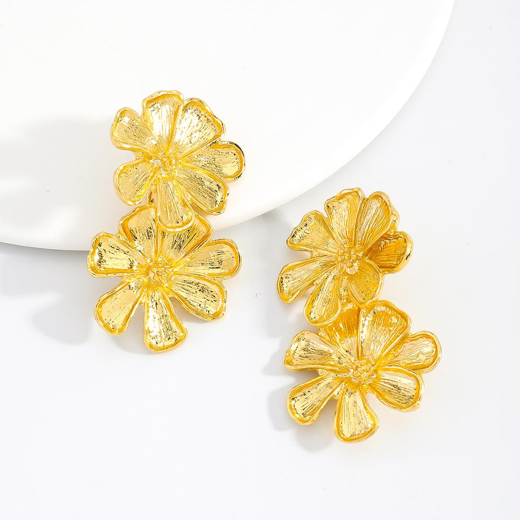 New Simple Flower Earrings Stylish Versatile Flower Stud Earrings Irregular Daily Petal Folded Earrings