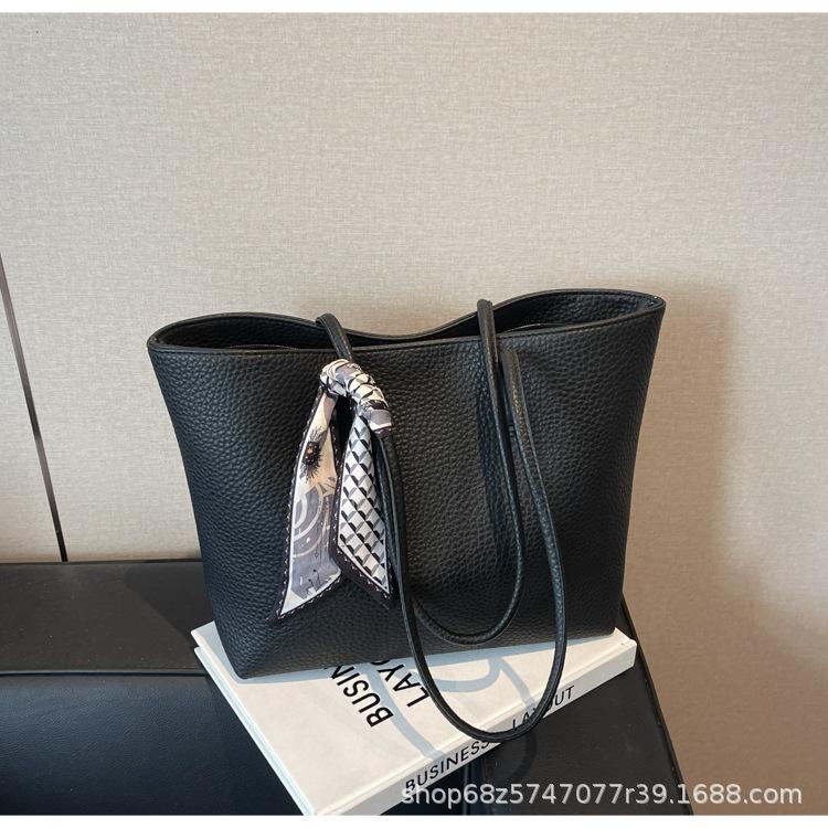 Large-capacity commuter bag women's 2025 new spring and summer simple student shoulder bag work leisure tote bag