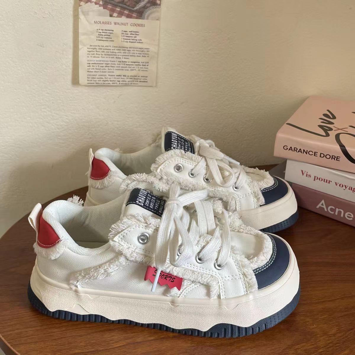 

Круглая головка уродливые милые серебристые пудровые туфли на толстой подошве маленькие белые туфли женские 2025 лето и осень кожаная поверхность повседневная ниша грубый край спортивный кабан 40 синий