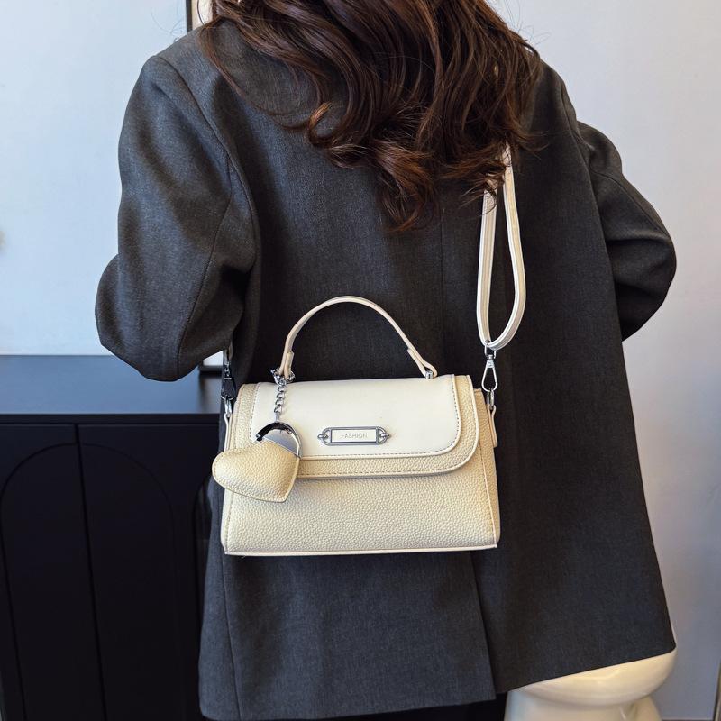 This year's popular small bags women's 2025 new spring and summer versatile shoulder messenger bags fashionable portable small square bags