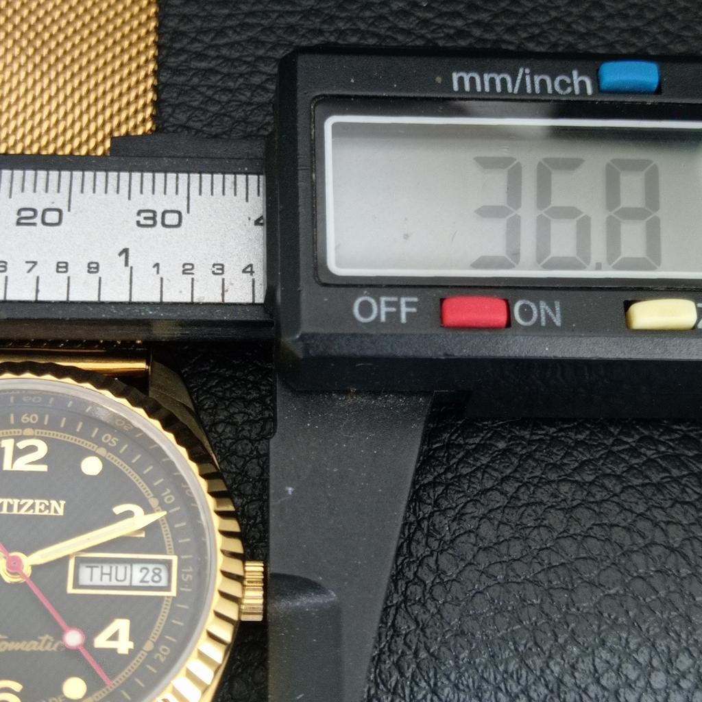 JAPAN VINTAGE REFURBISHED CITIZEN AUTOMATIC 8200 MENS BLACK DIAL WATCH a445267-1