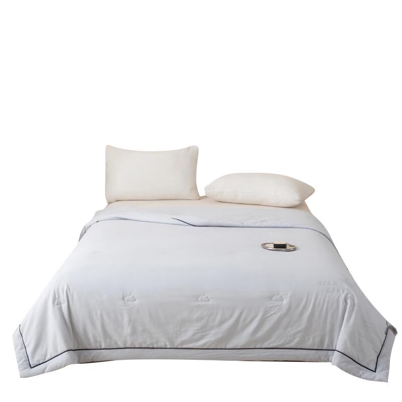 Muji All-Season Twelve-Hole Fiber Quilt