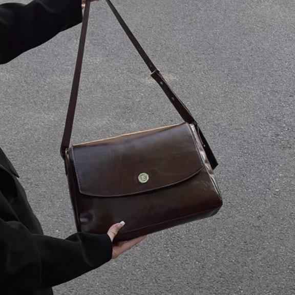 Korean INS 2025 Summer New Niche Design Bag Retro Large Capacity Textured Commuter Crossbody Messenger Bag