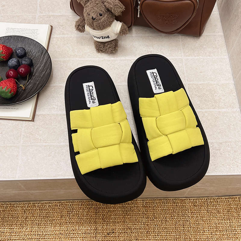 2025 new platform one-word slippers women's summer wear canvas sandals fashion with skirts beach sandals women's shoes