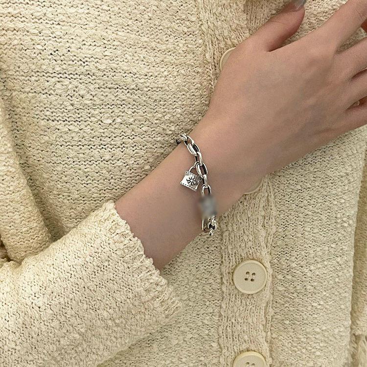 Retro Niche Design Lock Head Cross Bracelet Women'S Versatile Personality Thick Chain Bracelet Jewelry